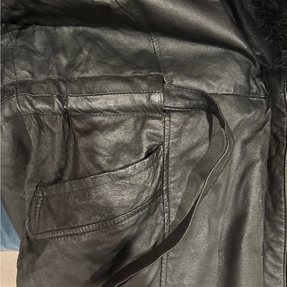 Vintage luxe black leather jacket with faux fur - Picture 10 of 10